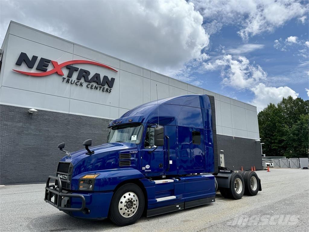 Mack AN64T Trekkers