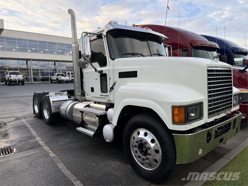 Mack CHU613 Trekkers