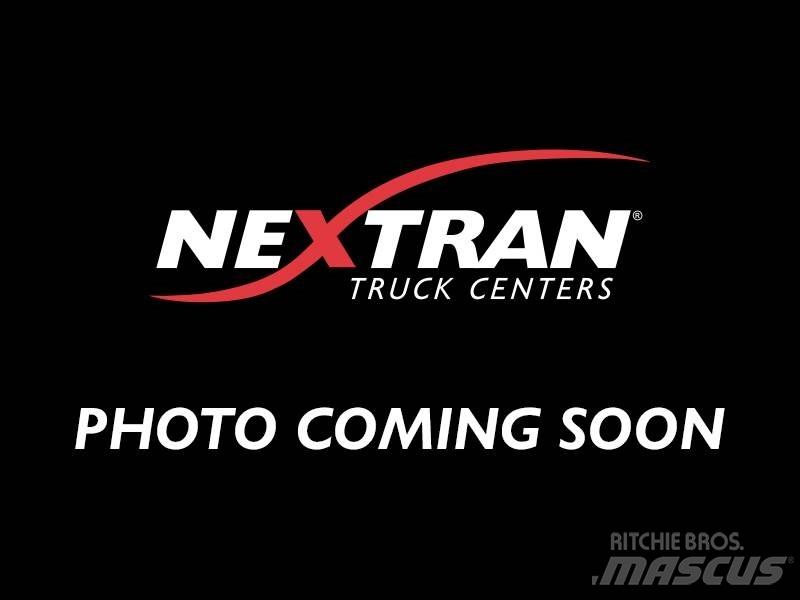 Mack CXU613 Trekkers