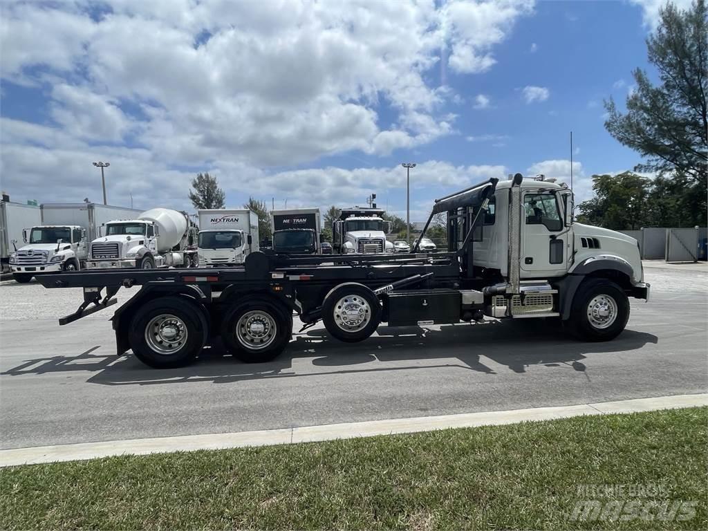 Mack GR64B Trekkers