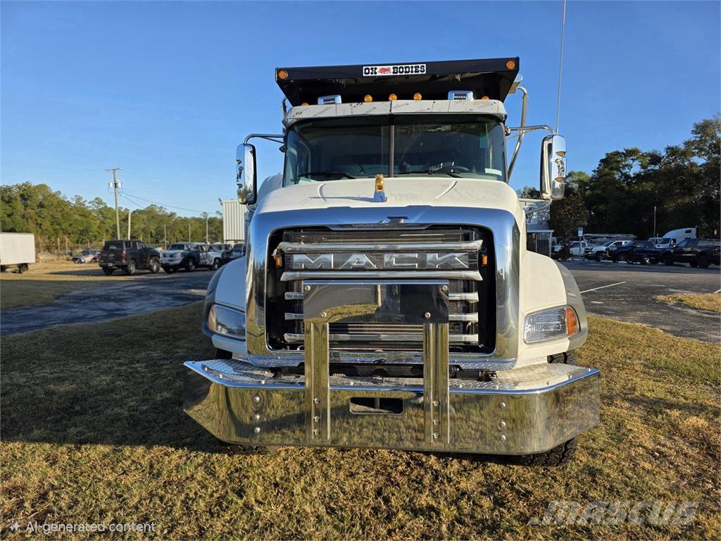 Mack GR64B Kipper
