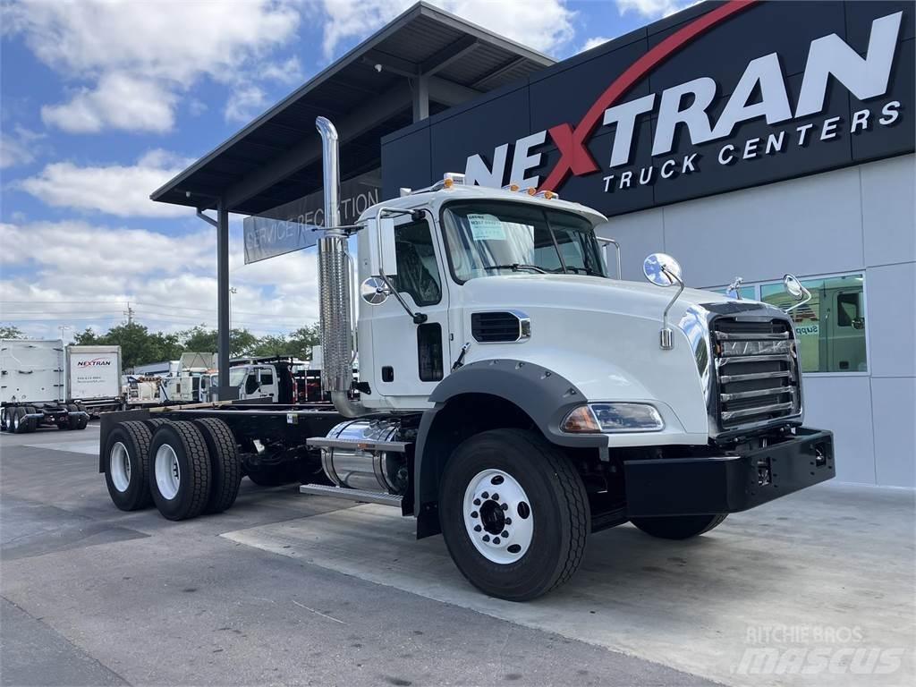 Mack GR64BRX Chassis met cabine