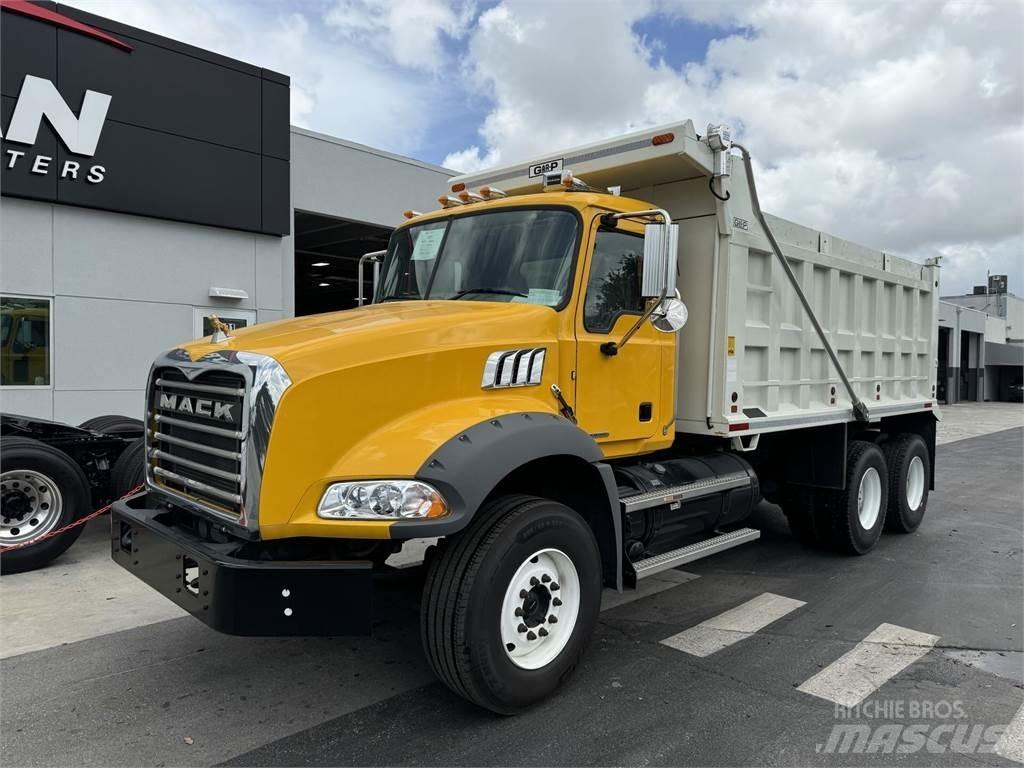 Mack GR64BRX Kipper