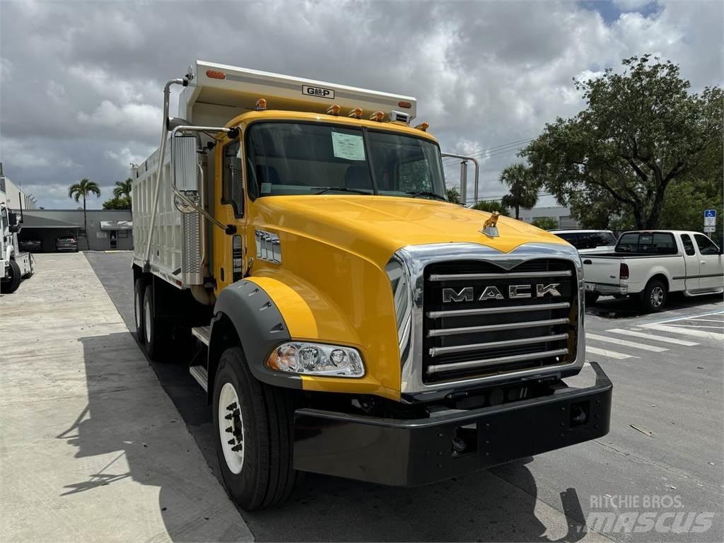 Mack GR64BRX Kipper