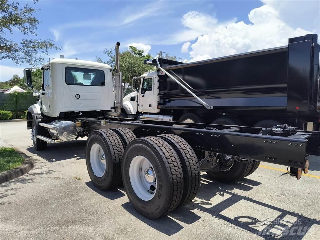 Mack GR64BX Betonmixers en pompen