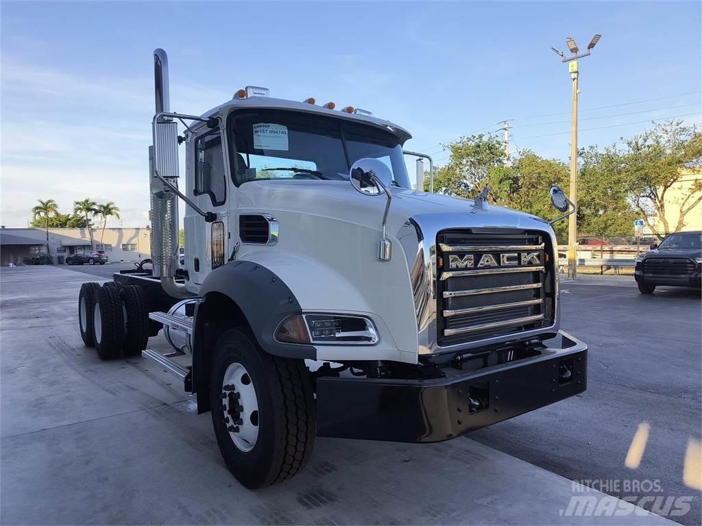 Mack GR64BX Kipper