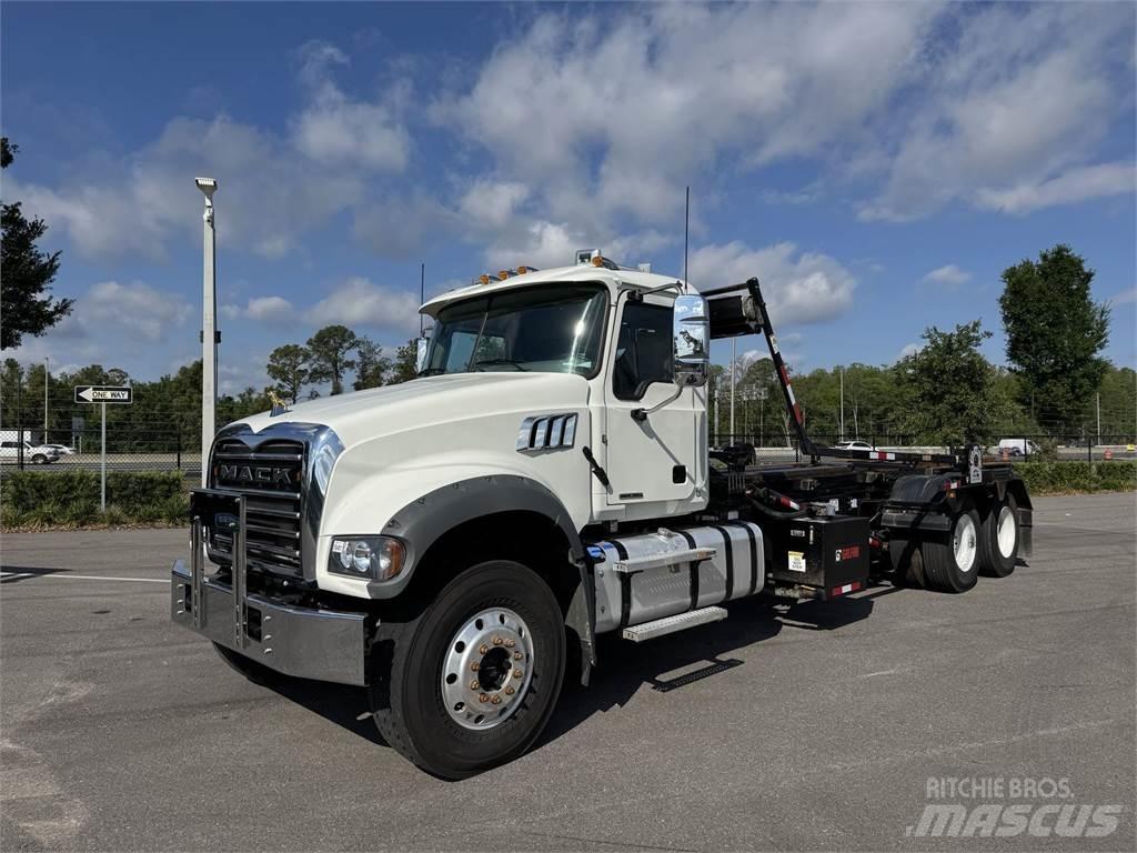 Mack GR64F Anders