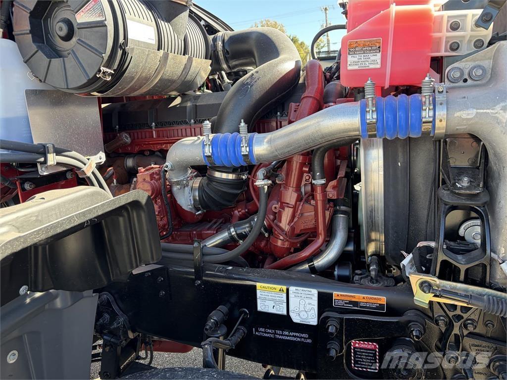 Mack GR64FR Betonmixers en pompen