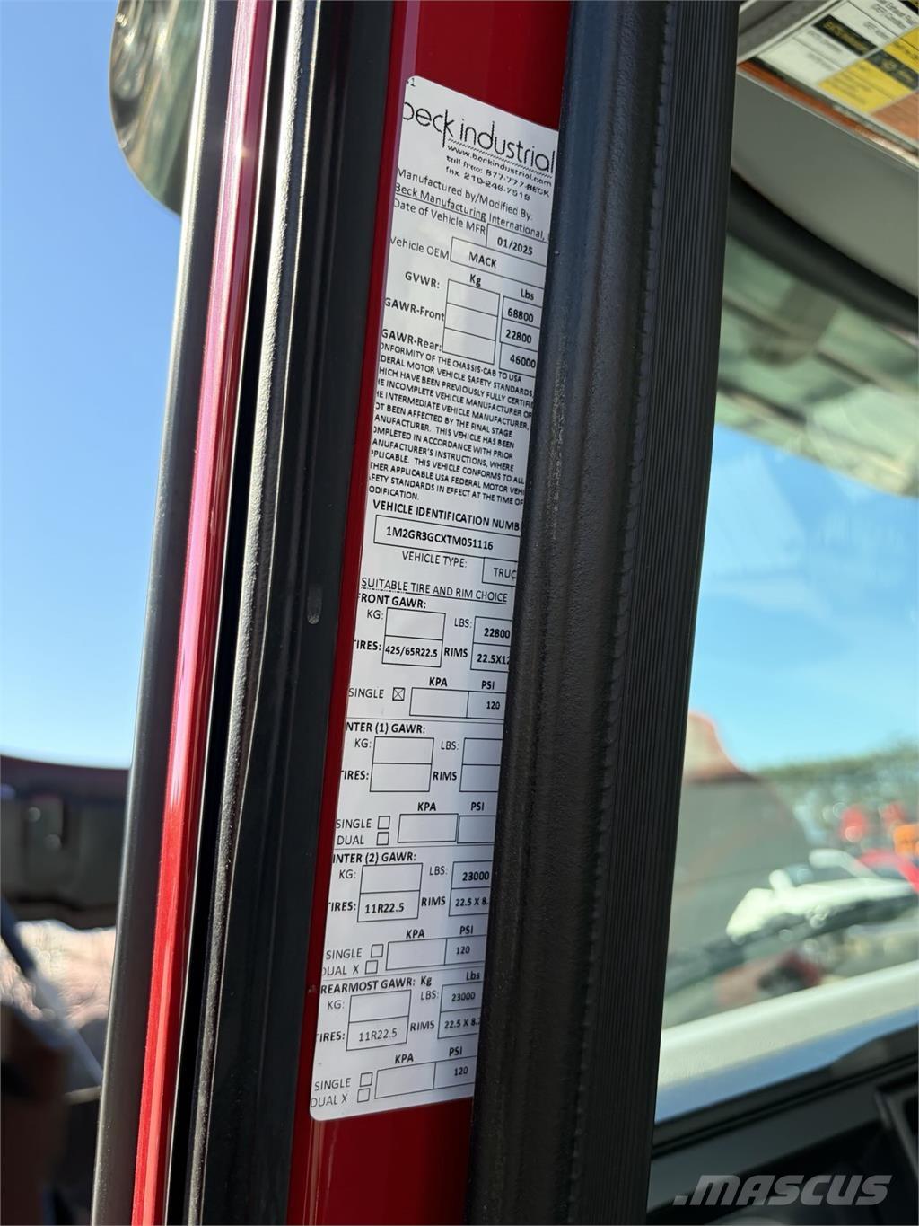 Mack GR64FR Betonmixers en pompen