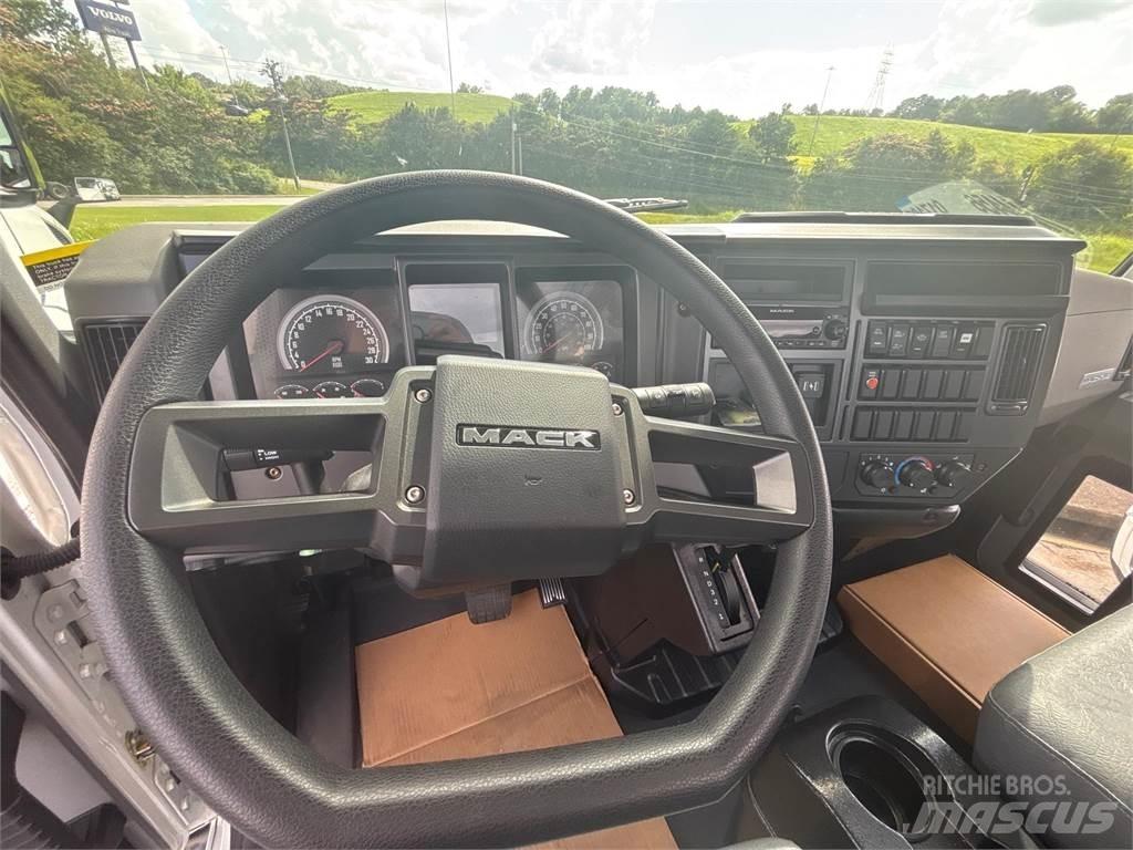Mack MD6 42R Anders