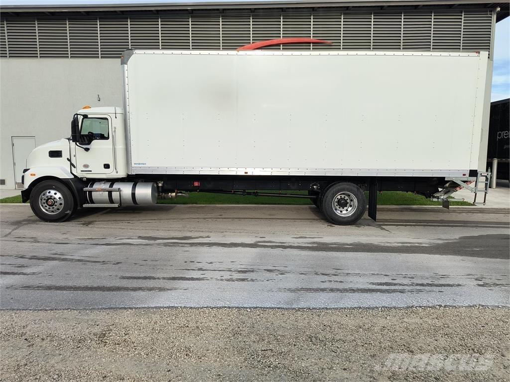 Mack MD6 42R Bakwagens met gesloten opbouw