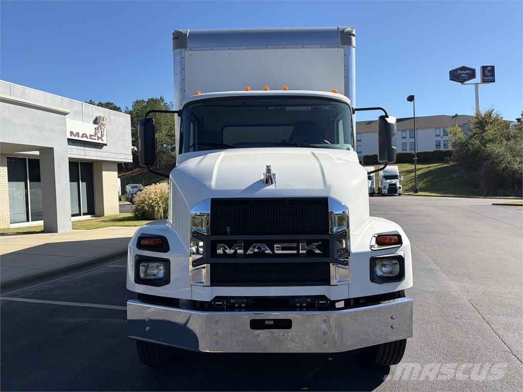 Mack MD6 42R Bakwagens met gesloten opbouw