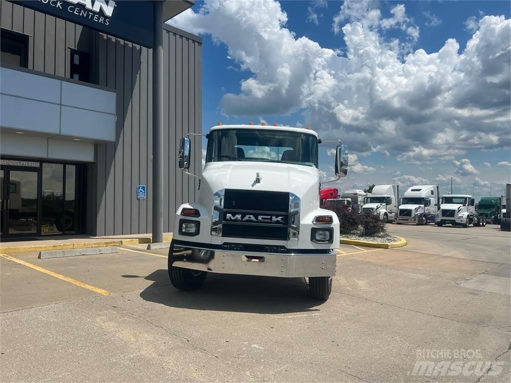 Mack MD642 Chassis met cabine