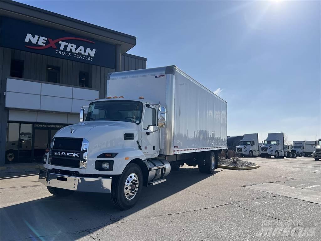 Mack MD642 Trekkers