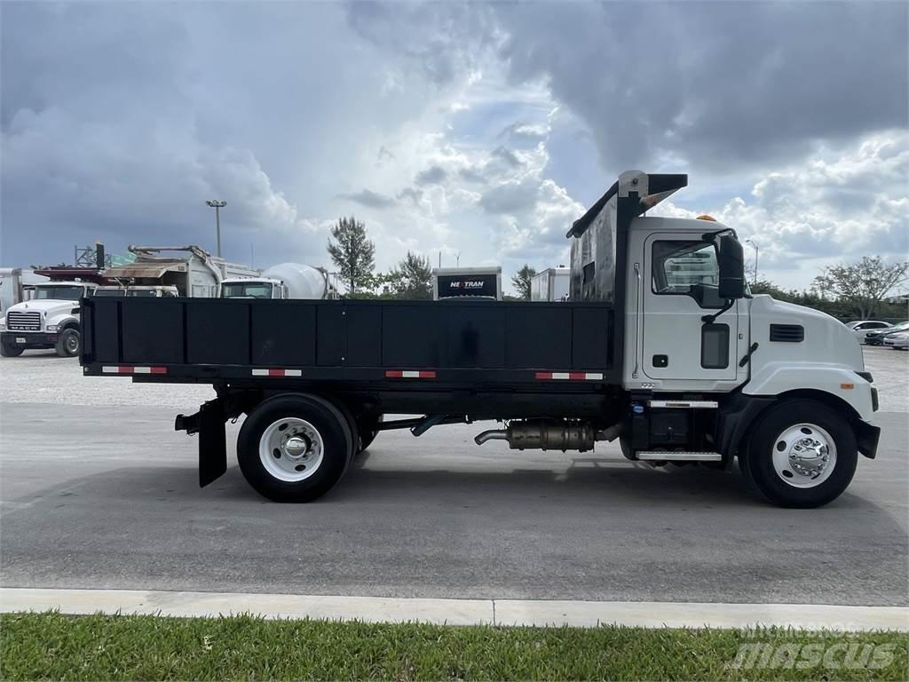 Mack MD642 Chassis met cabine