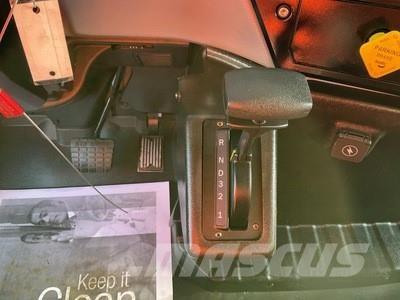 Mack MD642 Bakwagens met gesloten opbouw