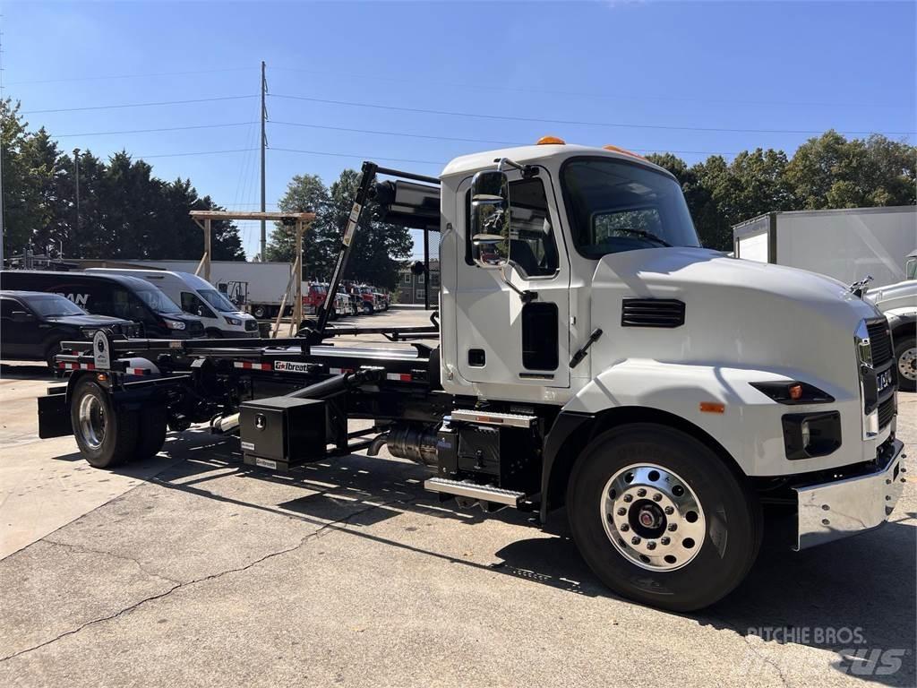 Mack MD7 42R Chassis met cabine