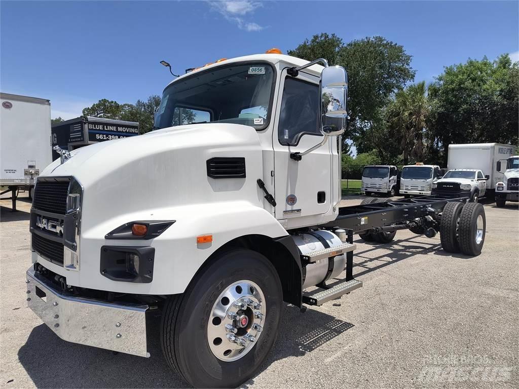 Mack MD7 42R Chassis met cabine