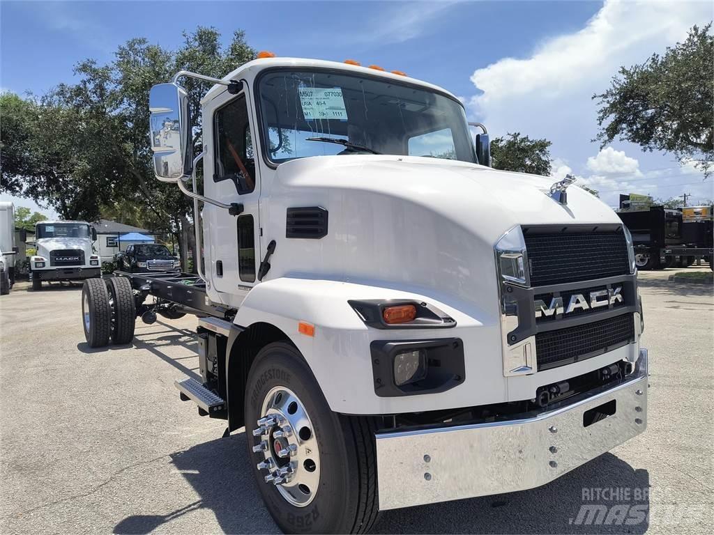 Mack MD7 42R Chassis met cabine