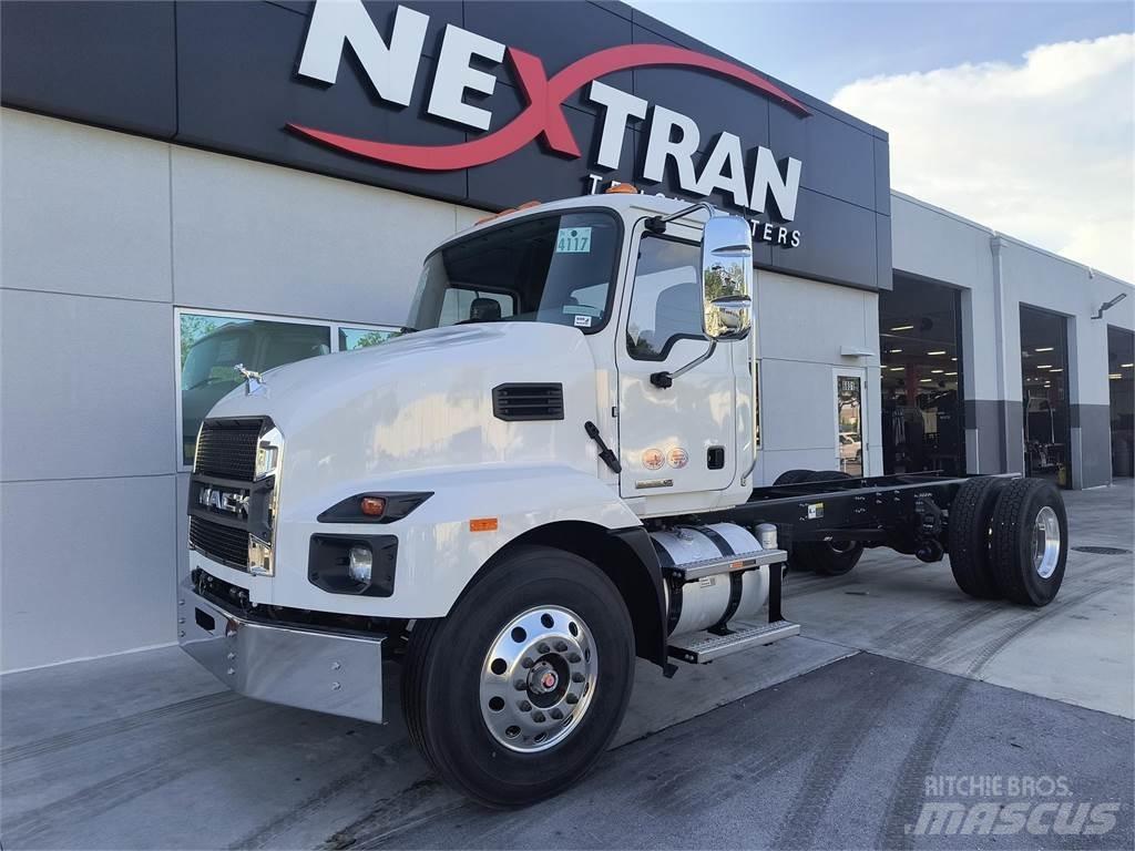 Mack MD7 42R Chassis met cabine