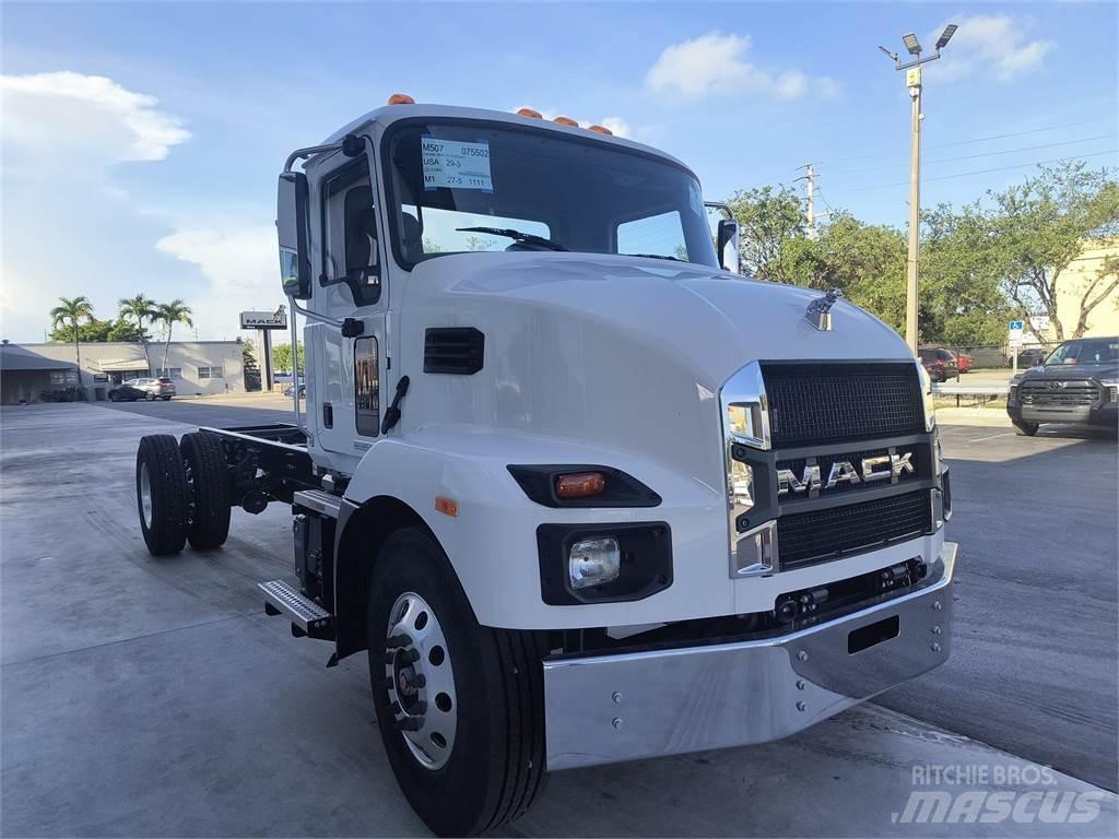 Mack MD7 42R Chassis met cabine