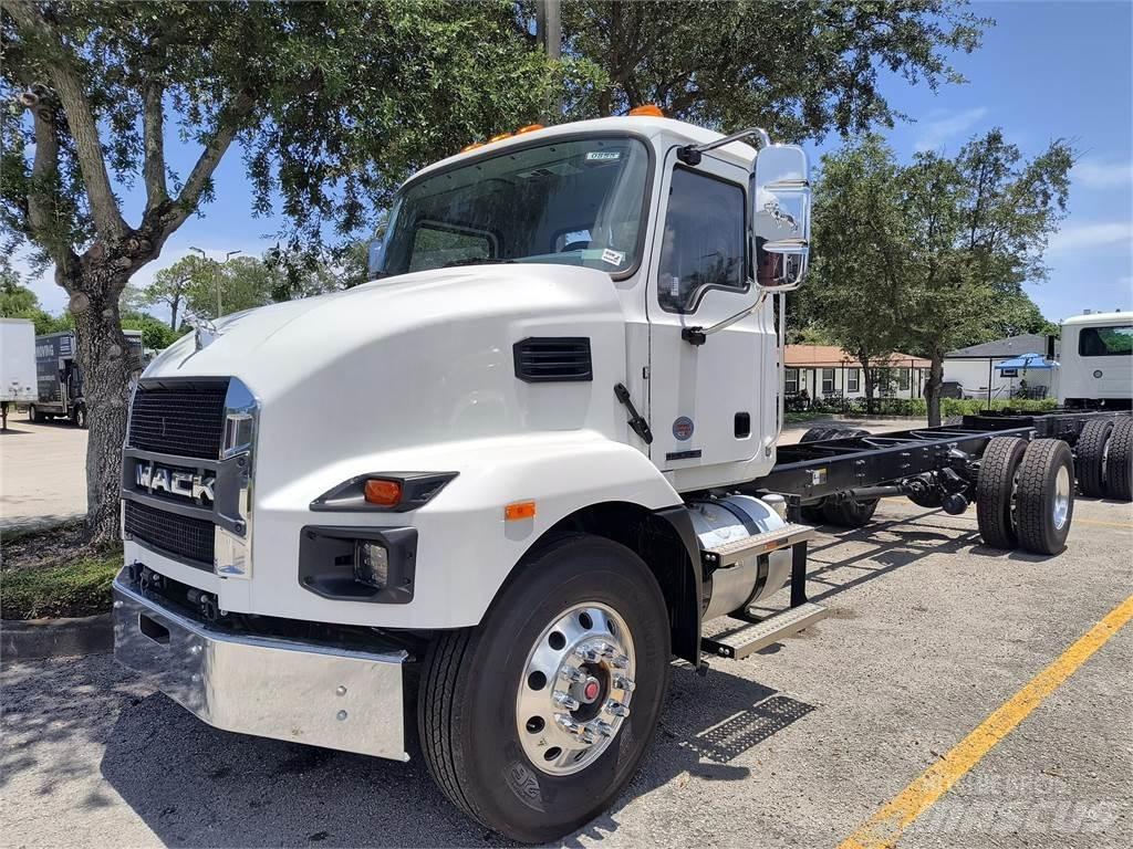 Mack MD7 42R Chassis met cabine
