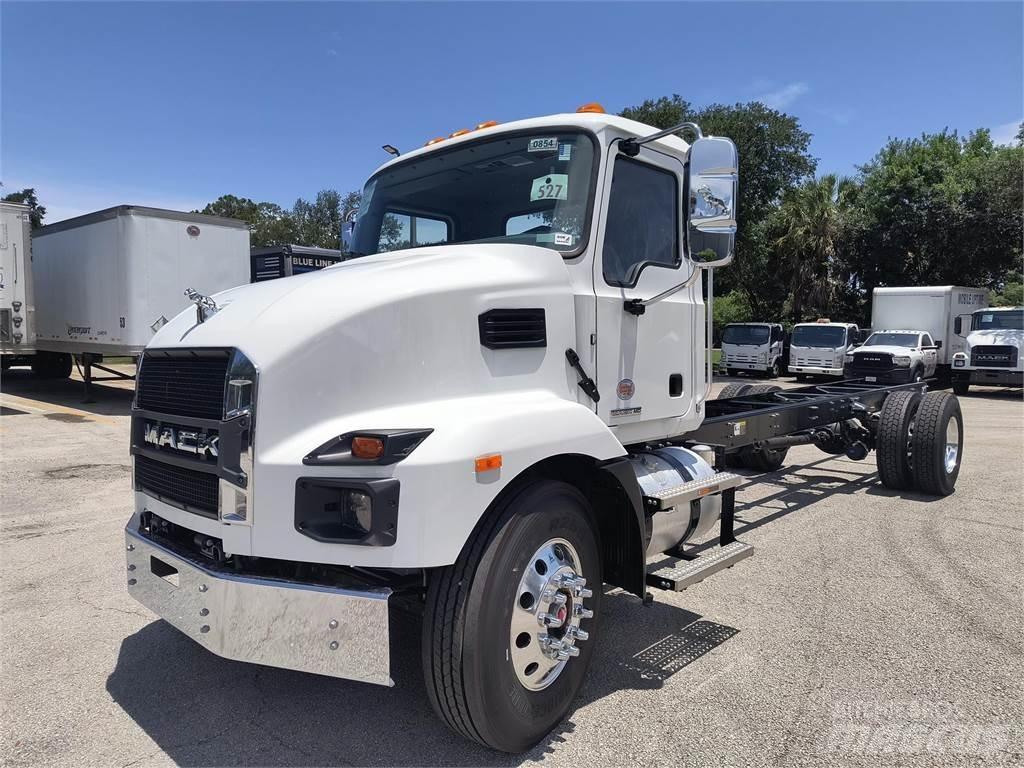 Mack MD7 42R Chassis met cabine