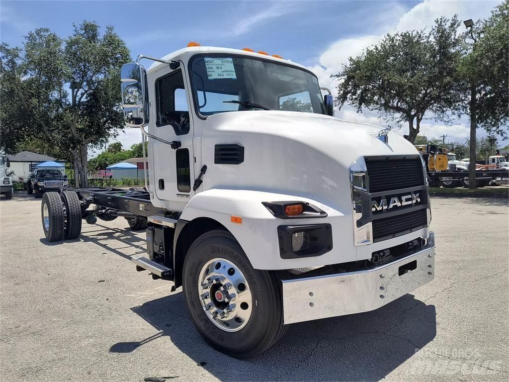 Mack MD7 42R Chassis met cabine