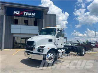 Mack MD742 Chassis met cabine