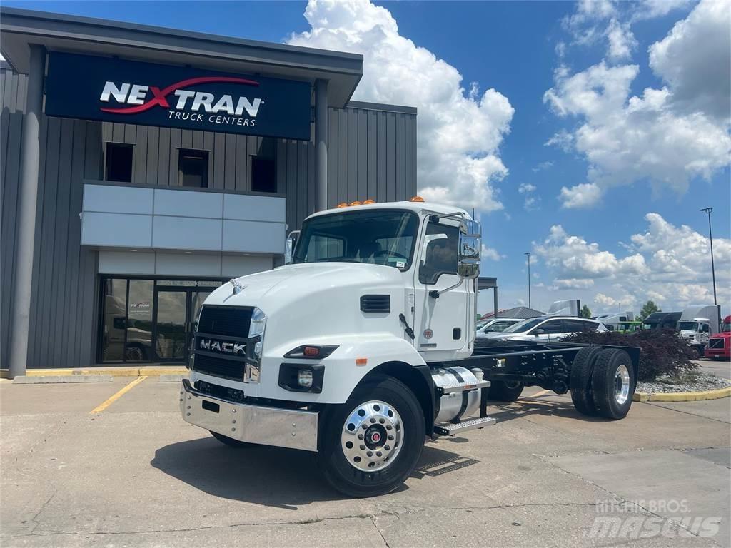 Mack MD742 Chassis met cabine