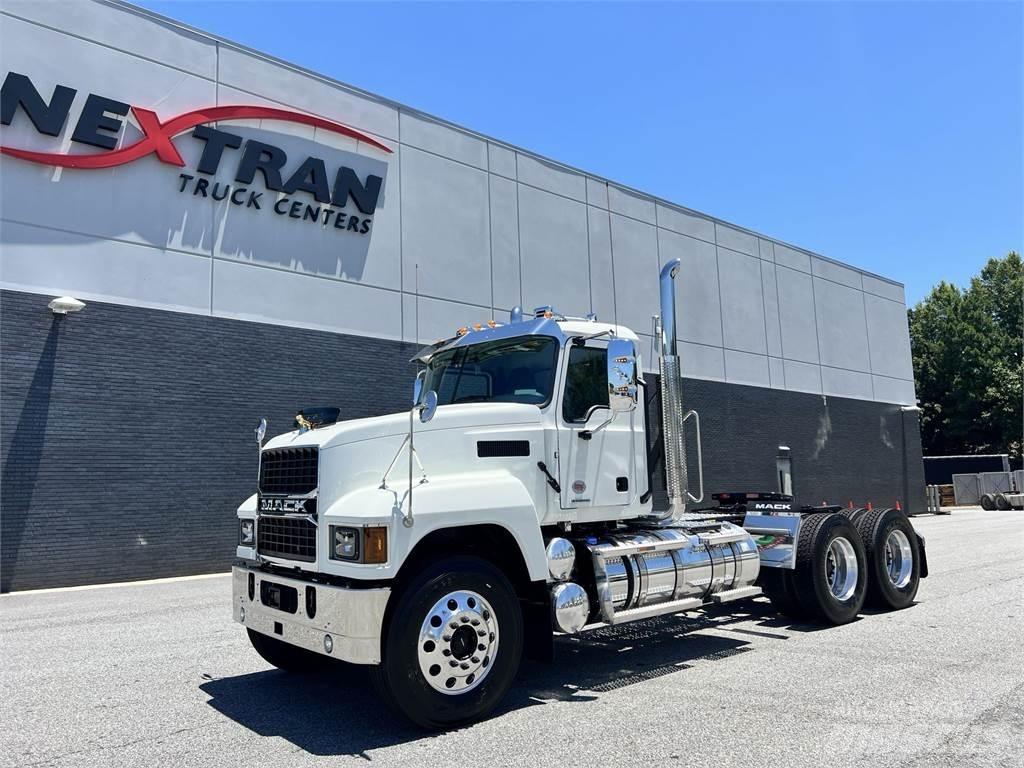 Mack PI64T Trekkers
