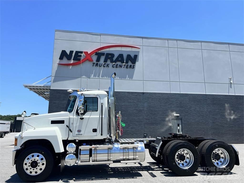 Mack PI64T Trekkers