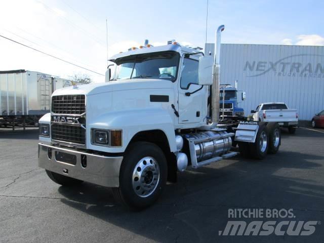 Mack PI64T Trekkers