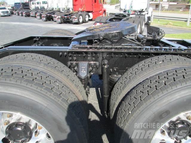 Mack PI64T Trekkers