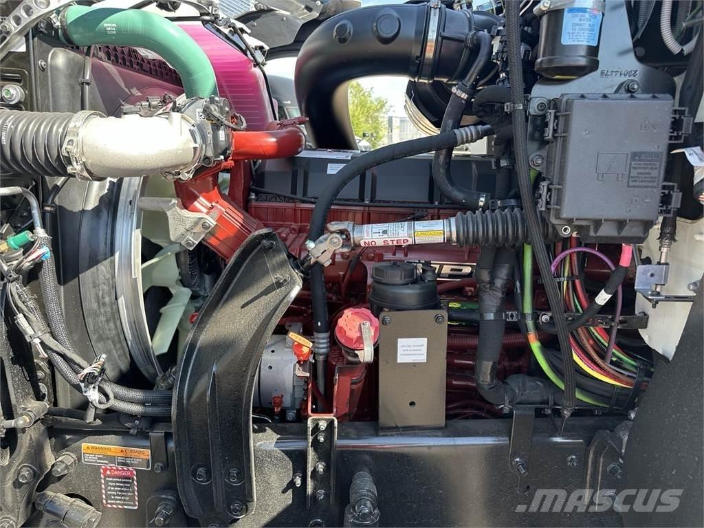 Mack PI64T Trekkers