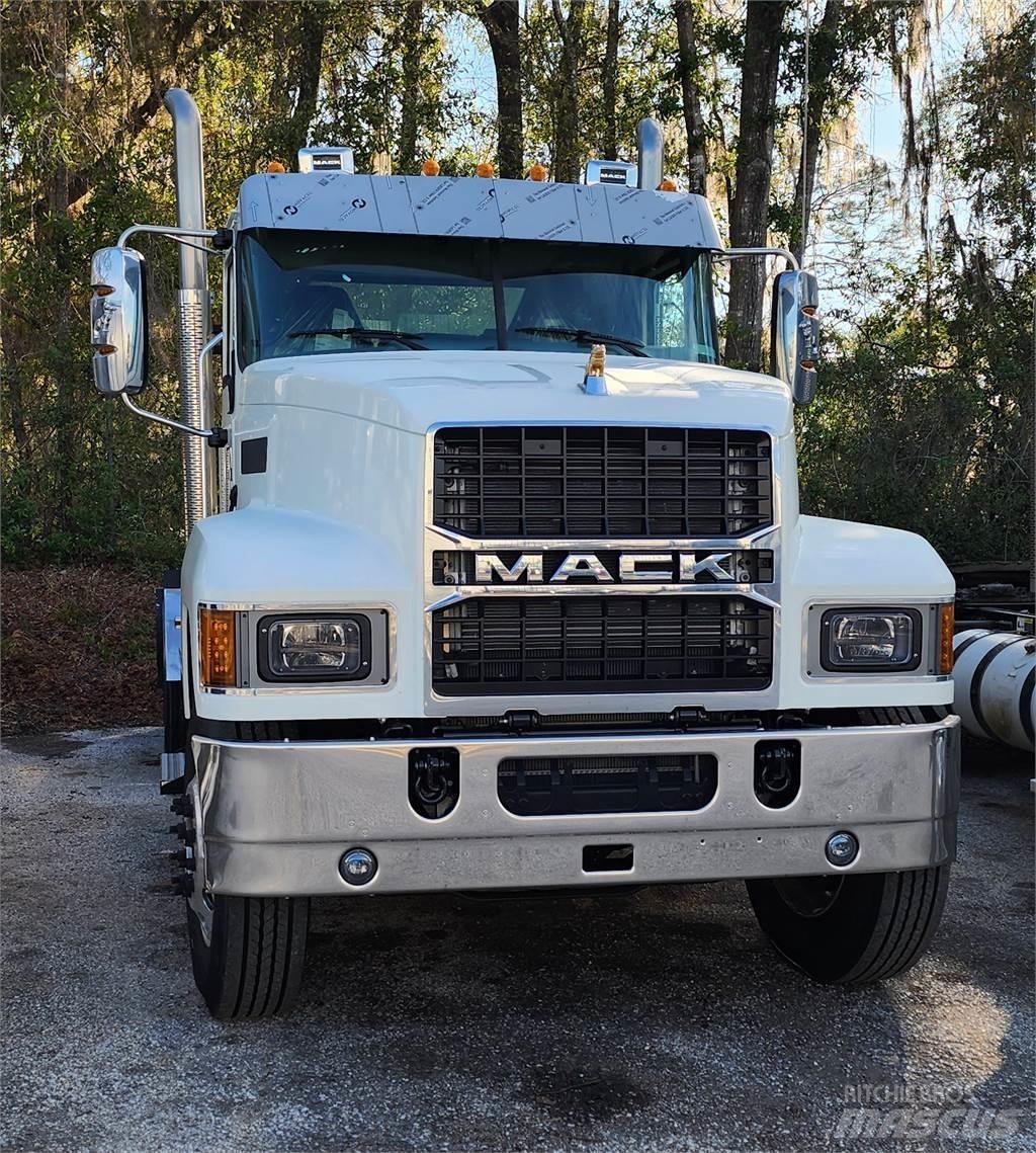 Mack PI64T Trekkers