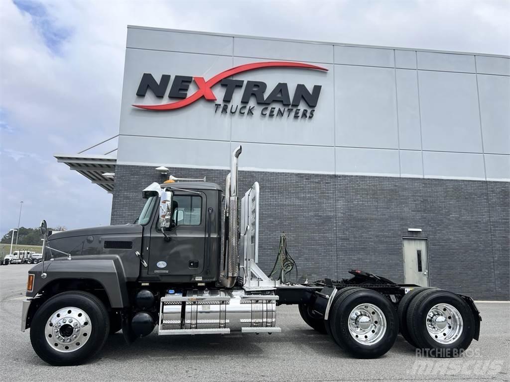 Mack PI64T Trekkers