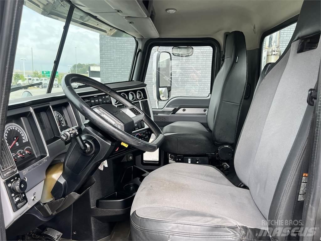 Mack PI64T Trekkers