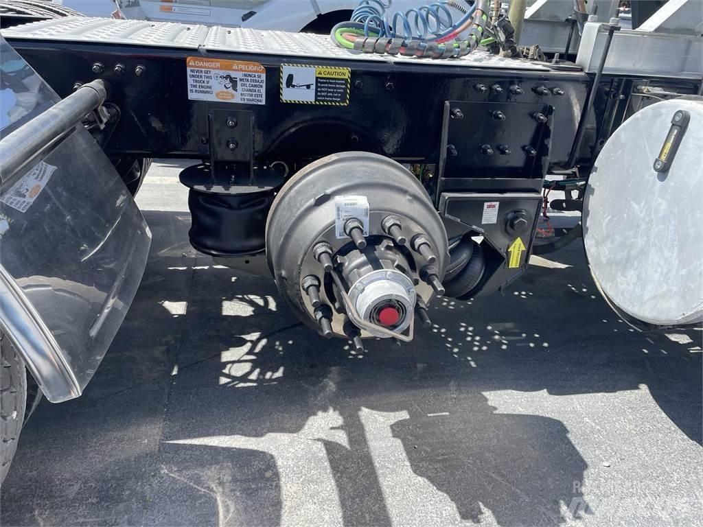 Mack PI64T Trekkers