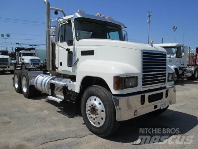 Mack PI64T Trekkers
