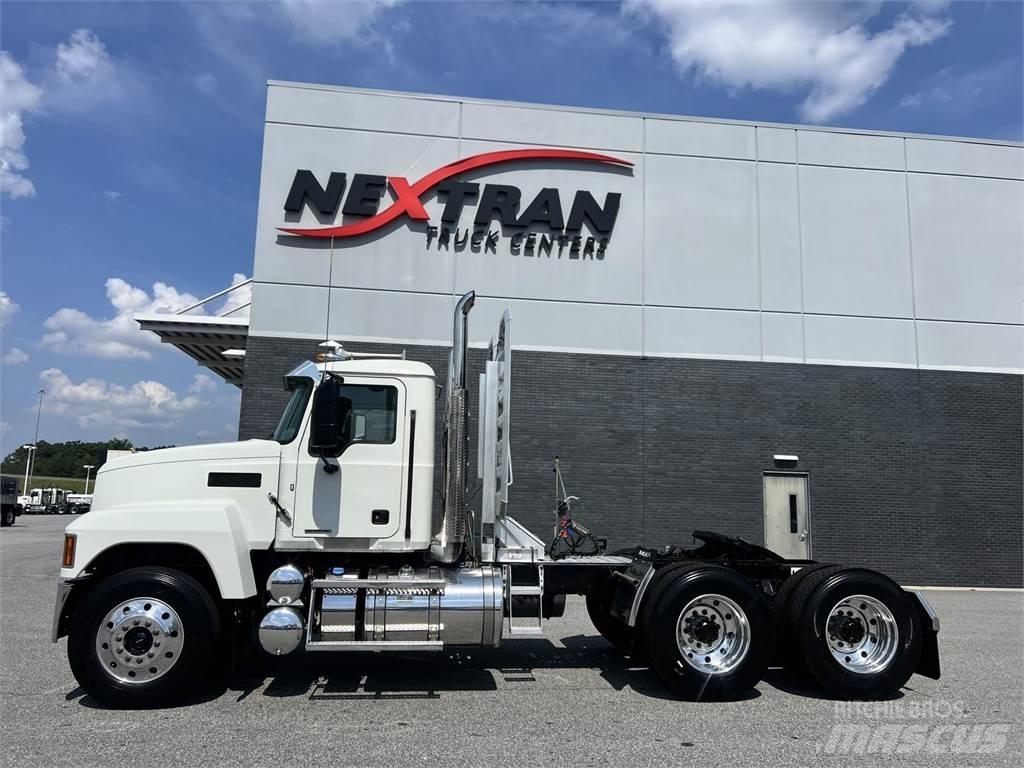 Mack PI64T Trekkers