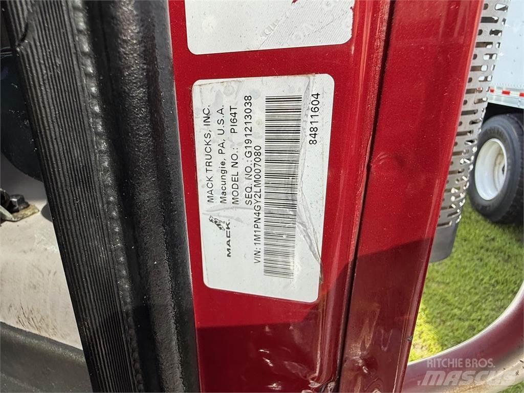 Mack PI64T Trekkers