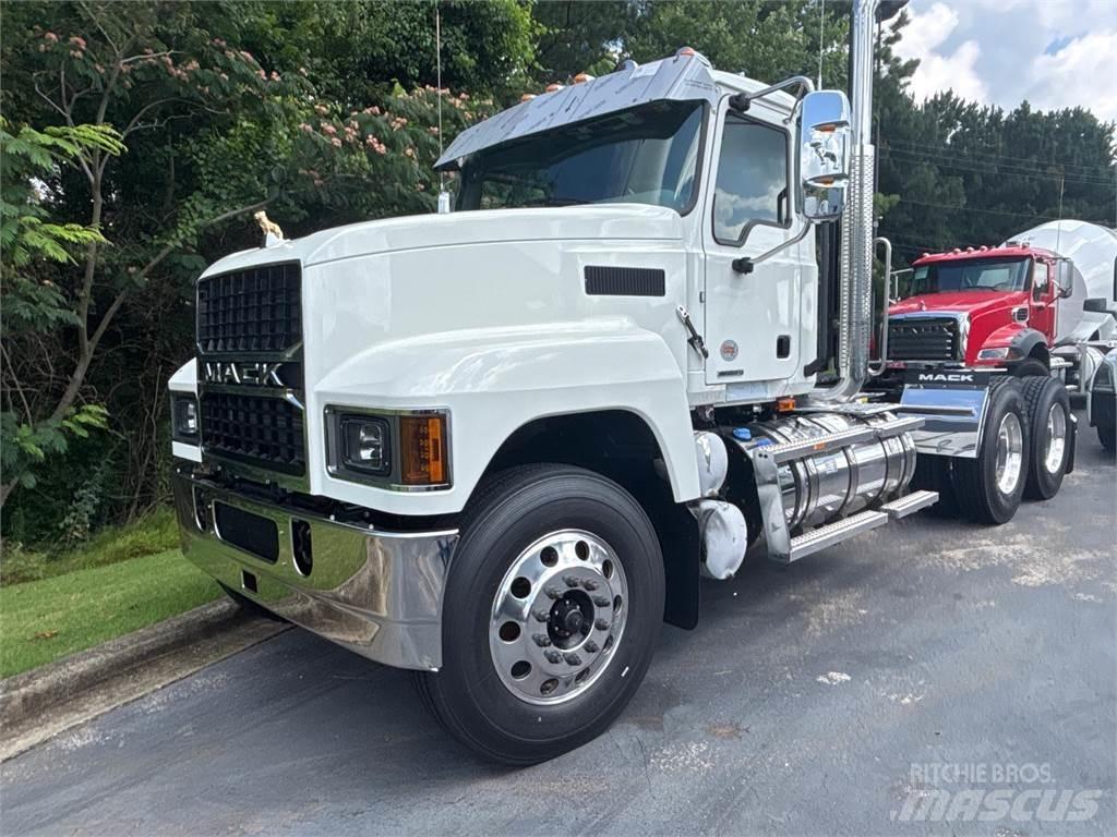 Mack PI64T Trekkers