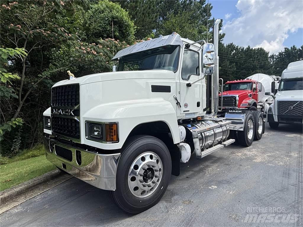 Mack PI64T Trekkers