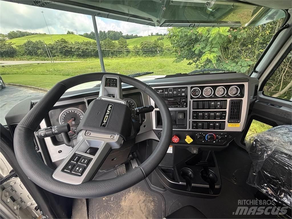 Mack PI64T Trekkers
