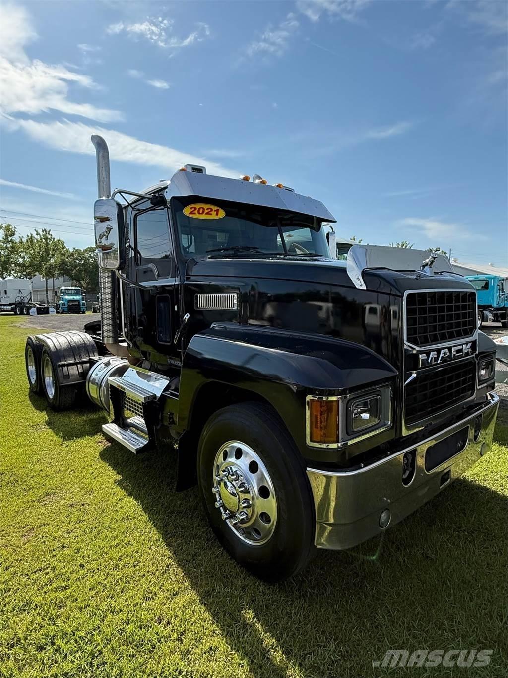 Mack PI64T Trekkers