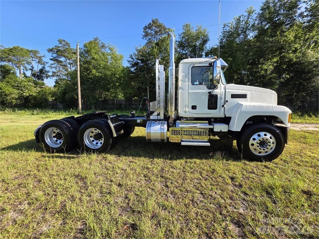 Mack PI64T Trekkers
