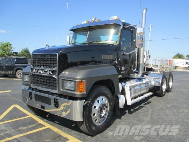 Mack PI64T Trekkers