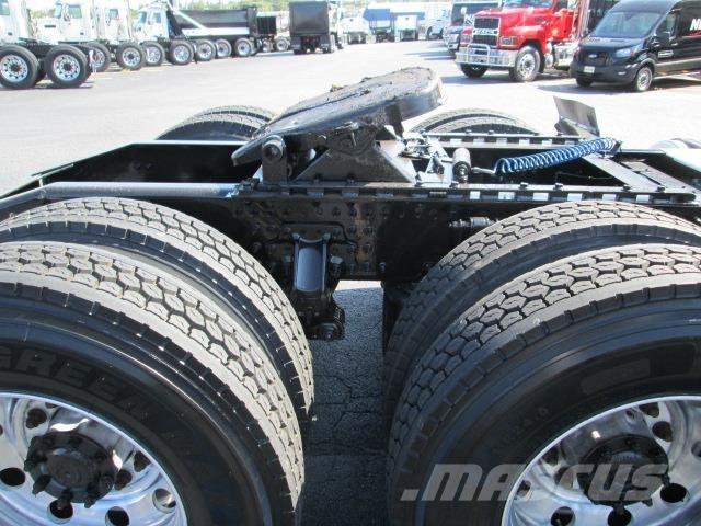 Mack PI64T Trekkers