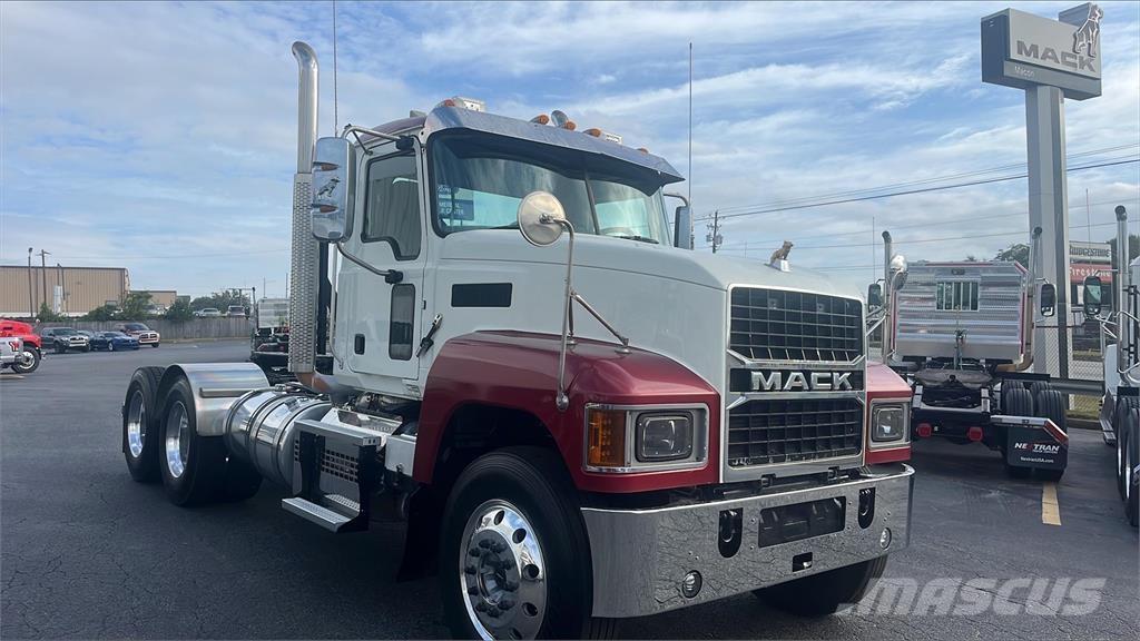 Mack PI64T Trekkers